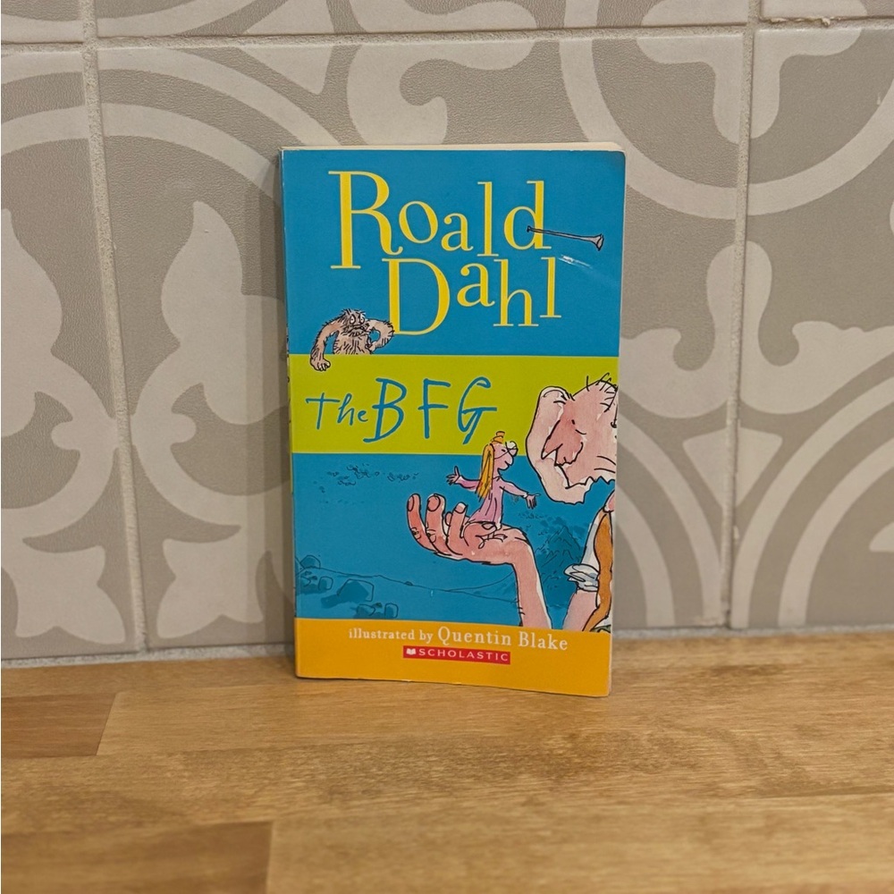 Scholastic's The BFG by Roald Dahl - Blue and Yellow Cover